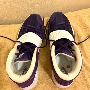 KYRIE 6 TEAM NEW ORCHID